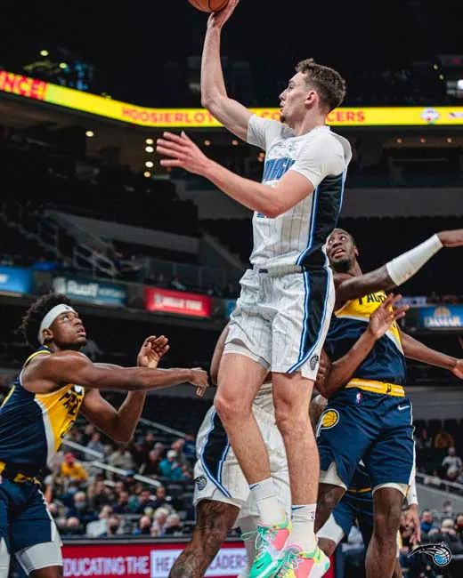 其中一名球 其中一名球