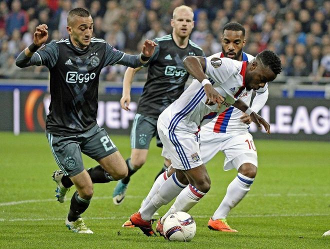 在充满激烈 在充满激烈